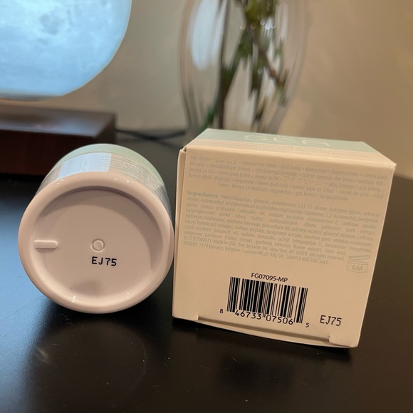 2/$30 New Tarte eye cream - Picture 4 of 6